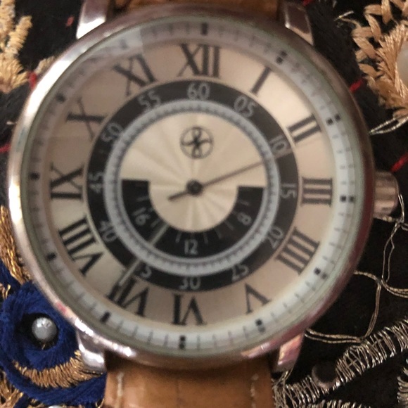 Mens Leather Band Watch - Picture 3 of 7